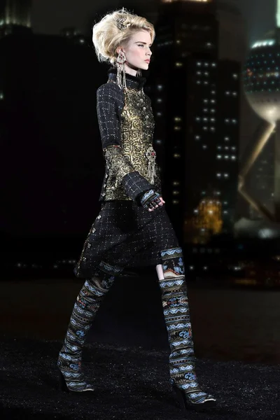Look 50